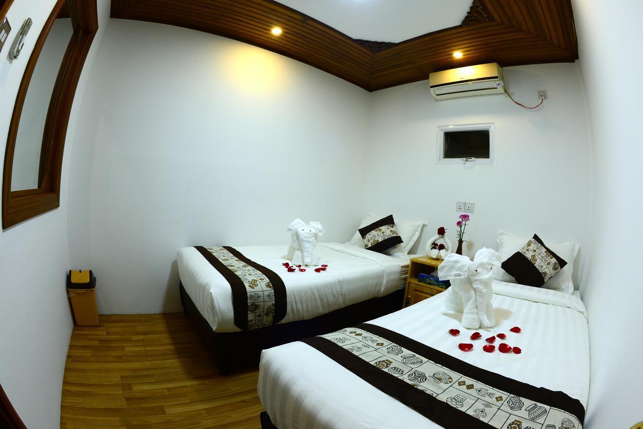 Backpacker Hostel (Adults Only) Yangon Exterior foto